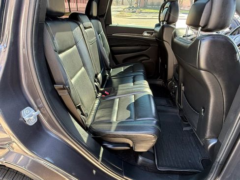 Used 2017 Jeep Grand Cherokee Limited w/ Luxury Group II image 18
