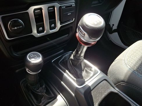 Used 2021 Jeep Wrangler Sport AWD/4WD image 14
