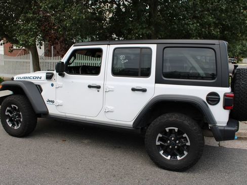Used 2024 Jeep Wrangler Unlimited Rubicon 4xe AWD/4WD image 9