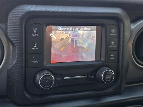 Used 2021 Jeep Gladiator Sport image 12