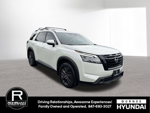 Used 2022 Nissan Pathfinder SV w/ SV Premium Package AWD/4WD image 2
