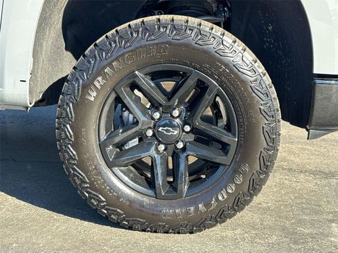 Used 2024 Chevrolet Silverado 1500 Custom Trail Boss w/ Dark Appearance Package image 6