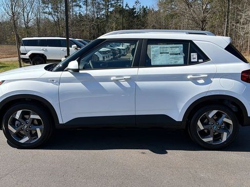 New 2026 Hyundai Venue SEL FWD image 9