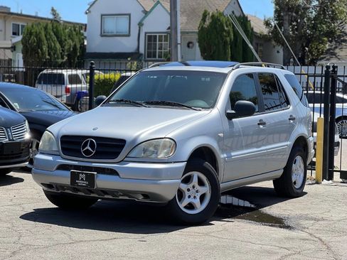 Used 1999 Mercedes-Benz ML 320 4MATIC image 1