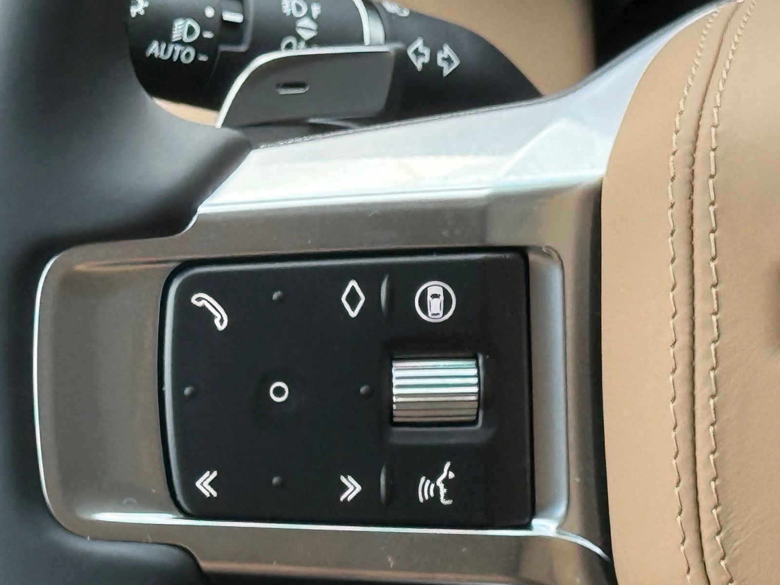 New 2026 Land Rover Discovery Limited Edition AWD/4WD image 41