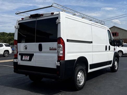 Used 2021 RAM ProMaster 2500 w/ Convenience Group FWD image 2