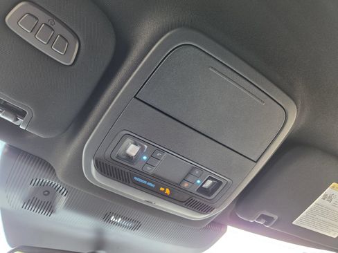 Used 2025 Ford Explorer ST-Line RWD image 38