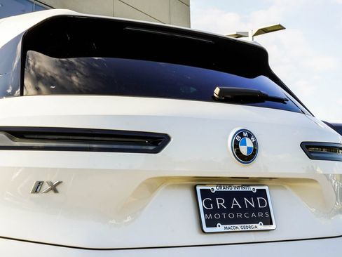 Used 2024 BMW iX xDrive50 w/ Premium Package AWD/4WD image 13