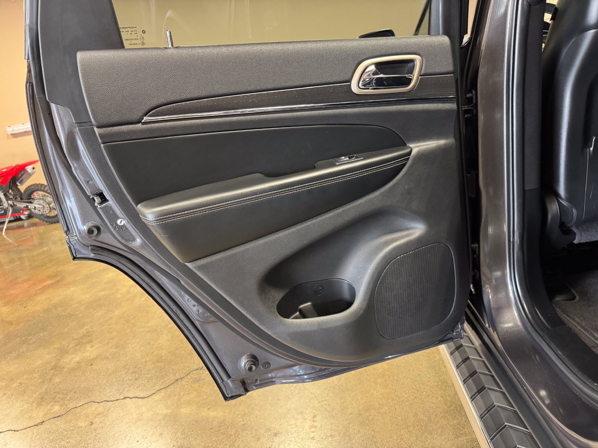 Used 2017 Jeep Grand Cherokee Limited AWD/4WD image 39