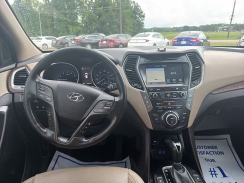 Used 2017 Hyundai Santa Fe FWD image 10