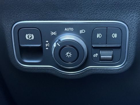 Certified 2025 Mercedes-Benz GLA 250 4MATIC image 29