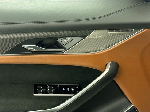 Used 2023 Jaguar F-PACE SVR image 17