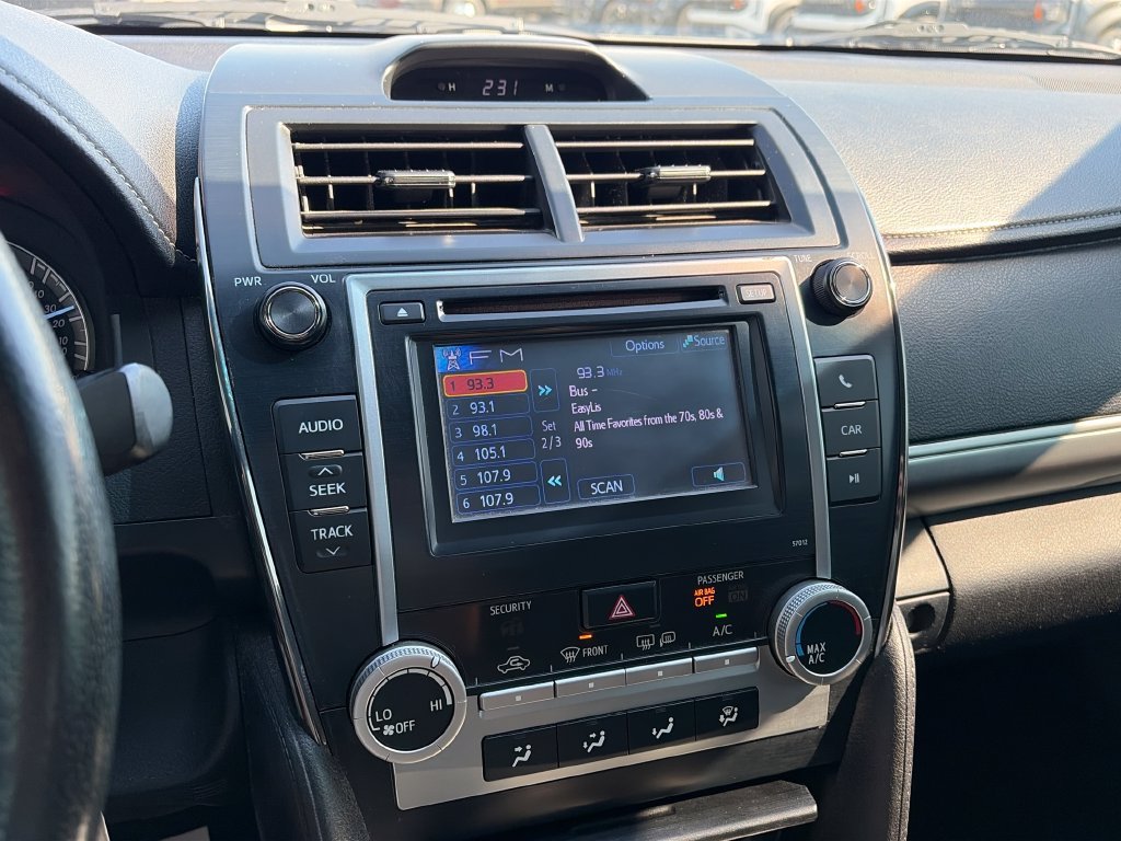Used 2012 Toyota Camry SE FWD image 19