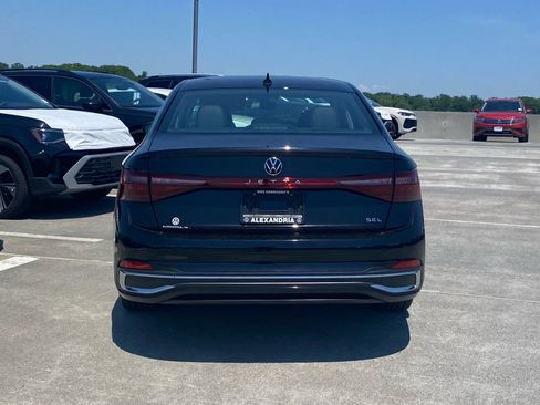 Used 2025 Volkswagen Jetta SEL FWD image 4