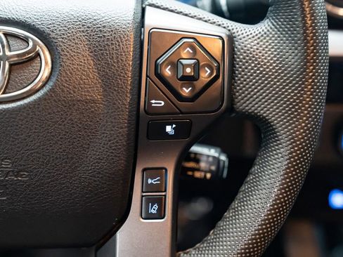 Used 2019 Toyota Tacoma TRD Sport w/ Technology Package image 16