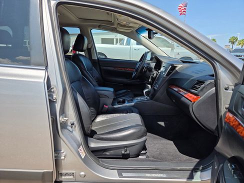Used 2010 Subaru Outback 2.5i Limited AWD/4WD image 18