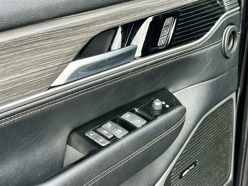 Used 2024 Jeep Wagoneer L Series III w/ Flexible Seating Group image 18