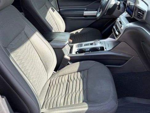 Used 2021 Ford Explorer XLT image 45