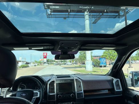 Used 2016 Ford F150 Platinum w/ Equipment Group 701A Luxury AWD/4WD image 8