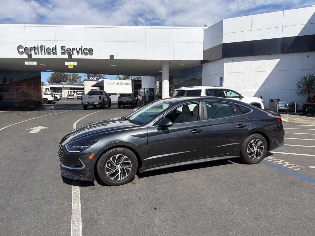 Used 2023 Hyundai Sonata Blue FWD image 1