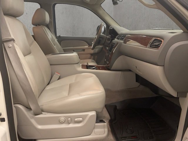Used 2010 Chevrolet Avalanche LTZ AWD/4WD image 22