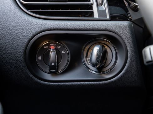 Certified 2026 Porsche Macan image 17