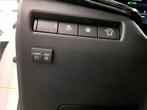 New 2026 Nissan Kicks SR w/ SR Premium Package FWD image 28