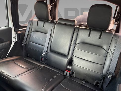 Used 2022 Jeep Wrangler Unlimited Sahara image 4