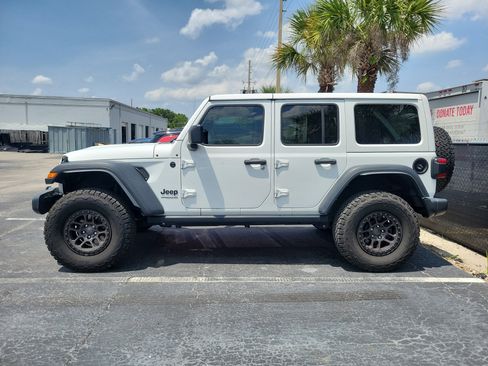 Used 2022 Jeep Wrangler Unlimited Sport w/ Xtreme Recon 35" Tire Package AWD/4WD image 4
