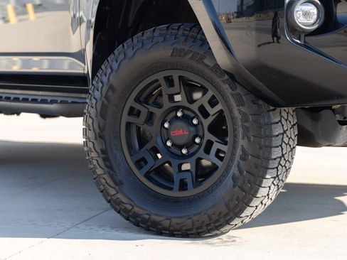 Used 2023 Toyota 4Runner SR5 Premium w/ Moonroof Package AWD/4WD image 4