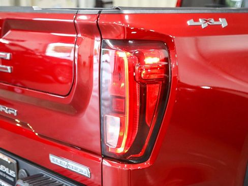 Used 2022 GMC Sierra 1500 Elevation w/ Elevation Premium Package image 9