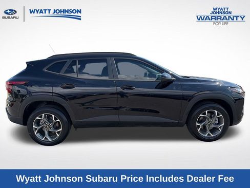 Used 2024 Chevrolet Trax LT FWD image 11