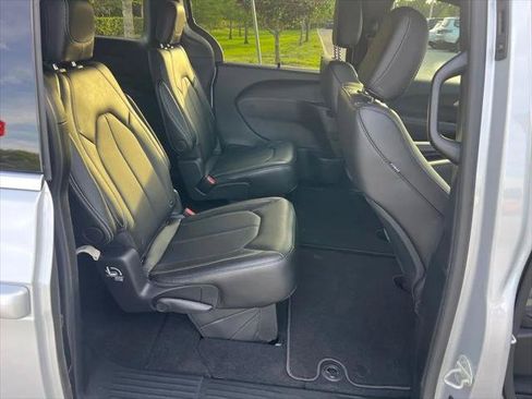 Certified 2026 Chrysler Pacifica Select FWD image 15