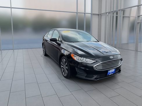Used 2020 Ford Fusion SE AWD/4WD image 2