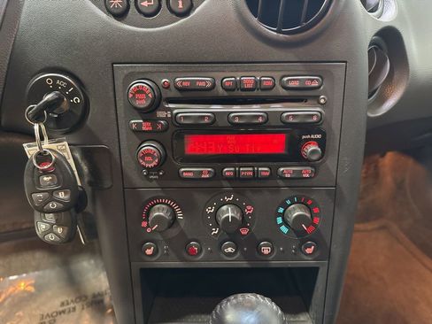 Used 2005 Pontiac Grand Prix GT w/ Leather Trim Package image 16