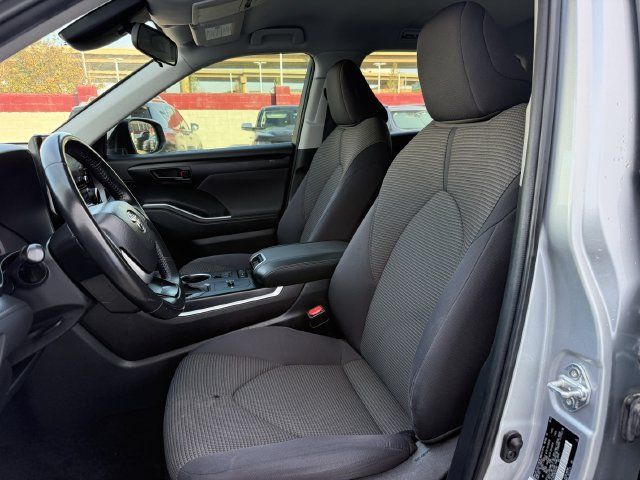 Used 2022 Toyota Highlander LE FWD image 26