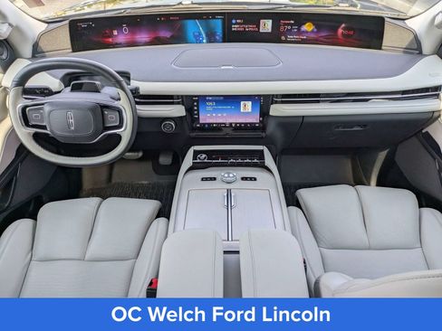 Certified 2025 Lincoln Navigator Reserve AWD/4WD image 10