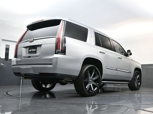 Used 2018 Cadillac Escalade Luxury image 28