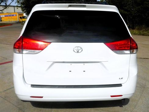 Used 2012 Toyota Sienna LE image 10