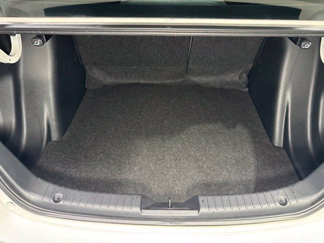 Used 2019 Toyota Yaris L FWD image 6