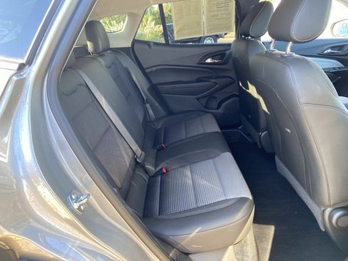Used 2025 Chevrolet Trax LT w/ LT Convenience Package FWD image 15