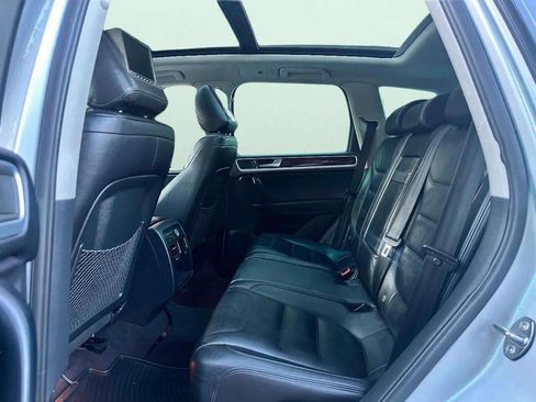 Used 2012 Volkswagen Touareg VR6 image 10