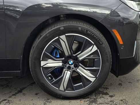 Used 2024 BMW iX xDrive50 w/ Premium Package AWD/4WD image 9
