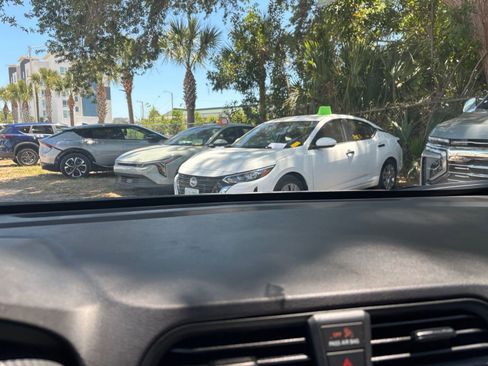 Used 2025 Nissan Versa SV FWD image 9