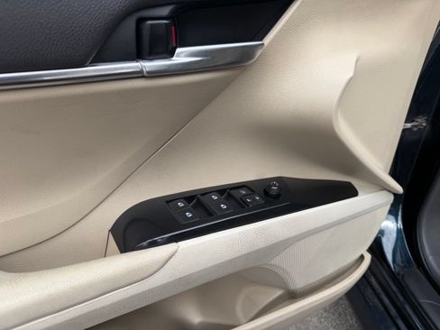 Used 2018 Toyota Camry LE FWD image 19