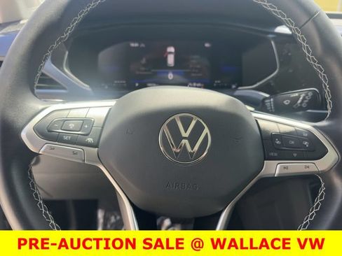 Certified 2024 Volkswagen Taos SE w/ Panoramic Sunroof Package AWD/4WD image 15