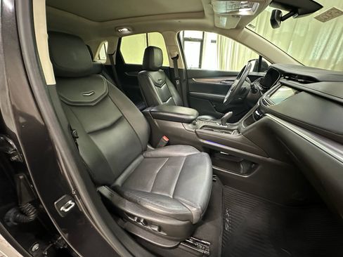Used 2017 Cadillac XT5 Luxury AWD/4WD image 16
