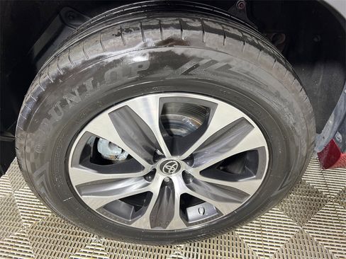 Used 2023 Toyota Highlander XLE image 18