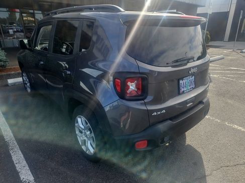 Used 2018 Jeep Renegade Latitude w/ Popular Equipment Group AWD/4WD image 4