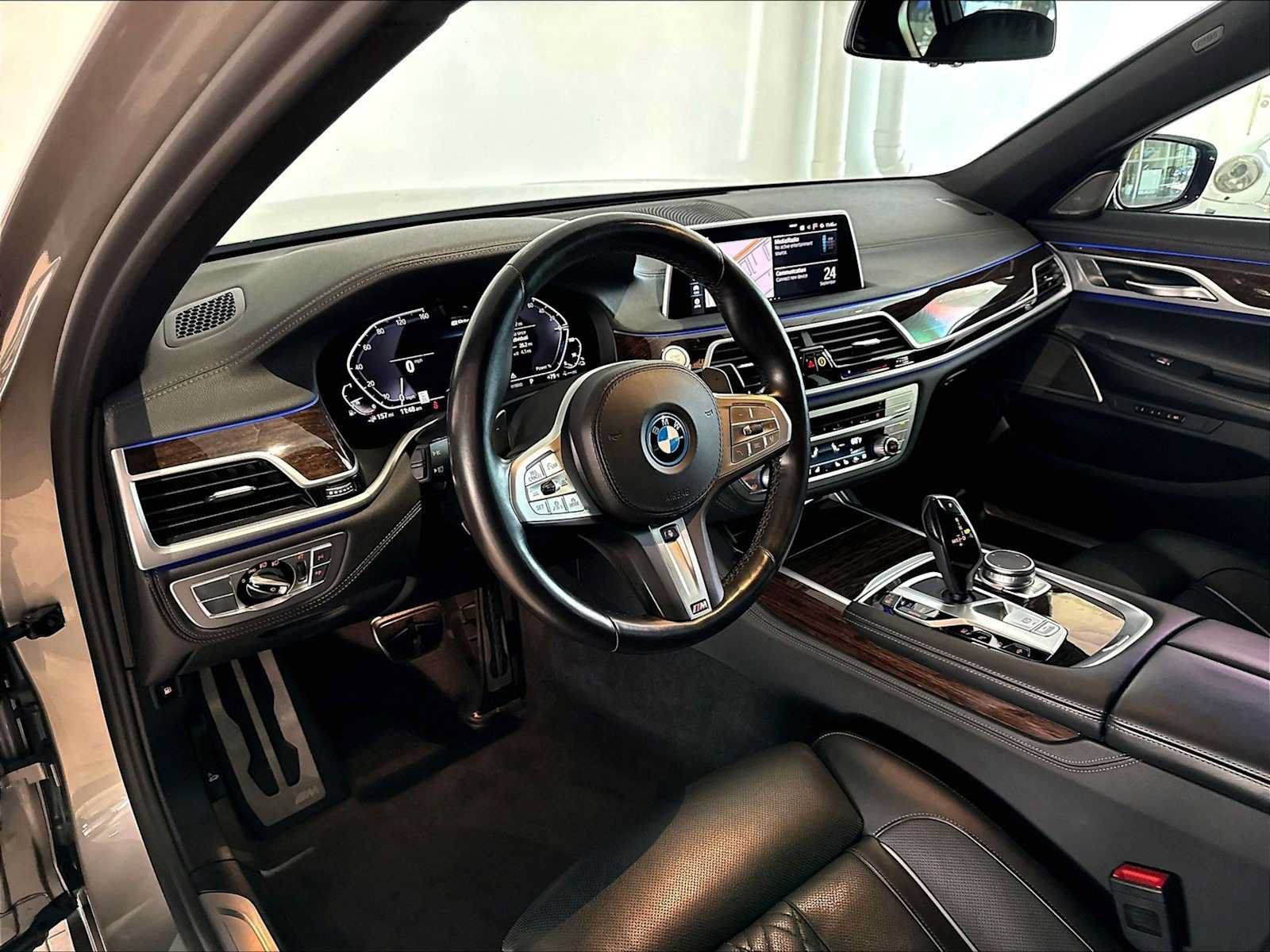 Used 2022 BMW 745e xDrive w/ M Sport Package AWD/4WD image 7